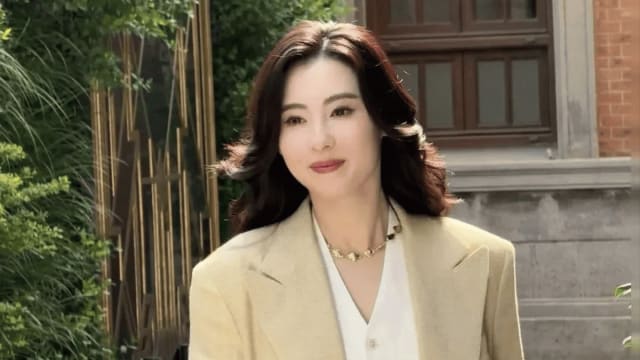 张柏芝大方送项链，粉丝受宠若惊！