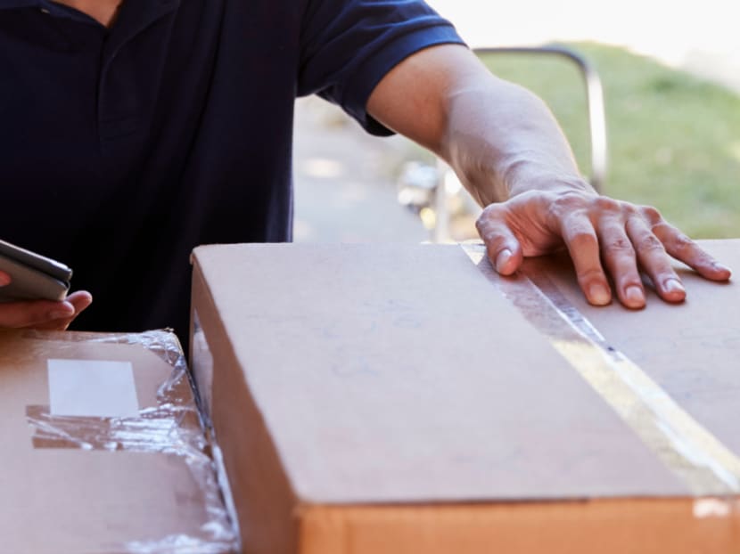 The Ministry of Trade and Industry said that delivery personnel have to wear masks at all times and reduce their contact with their customers and colleagues. The Ministry of Trade and Industry said that delivery personnel have to wear masks at all times and reduce their contact with their customers and colleagues.
