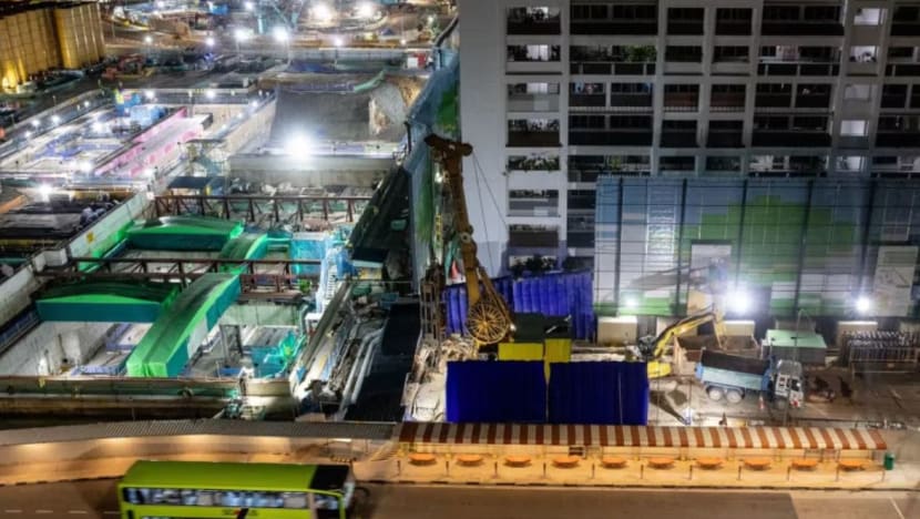 Penduduk kurang senang bunyi bising lewat malam di tapak MRT di Hougang; kerja tidak boleh dihentikan atas sebab keselamatan, tegas LTA Penduduk kurang senang bunyi bising lewat malam di tapak MRT di Hougang; kerja tidak boleh dihentikan atas sebab keselamatan, tegas LTA