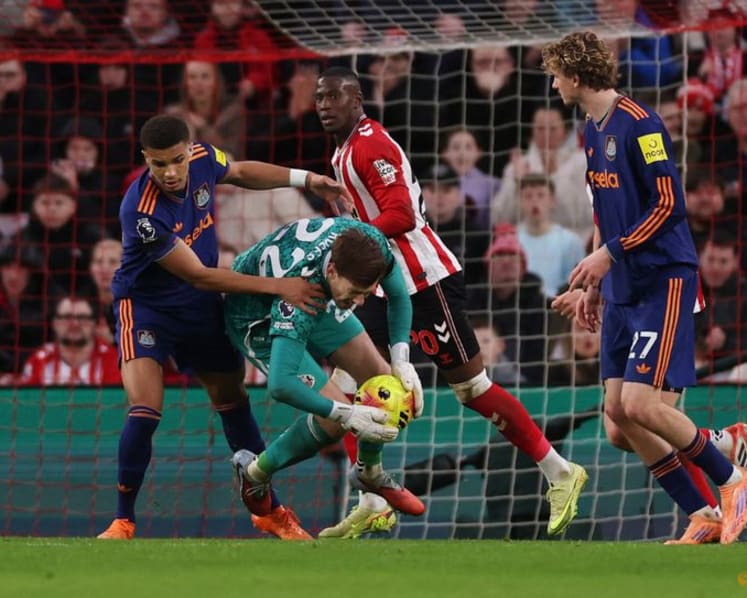 Sunderland earn 1-0 win over Newcastle thanks to Woltemade own goal