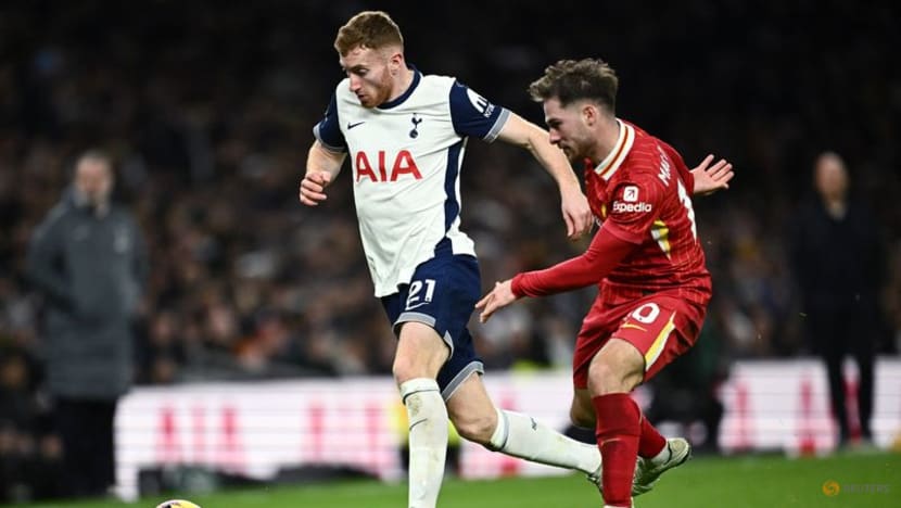 Liverpool hit Tottenham for six to cement top spot, Chelsea held