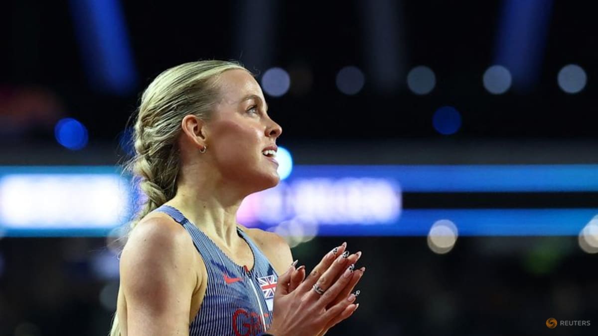 Superhero-suited Hodgkinson powers to Athlos 800m title cover