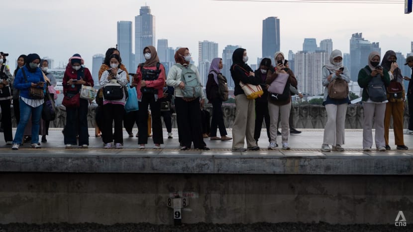 Indonesia’s middle class lament ‘worsening’ plight, as sharp drop in their population sets off economic alarm bell Indonesia’s middle class lament ‘worsening’ plight, as sharp drop in their population sets off economic alarm bell