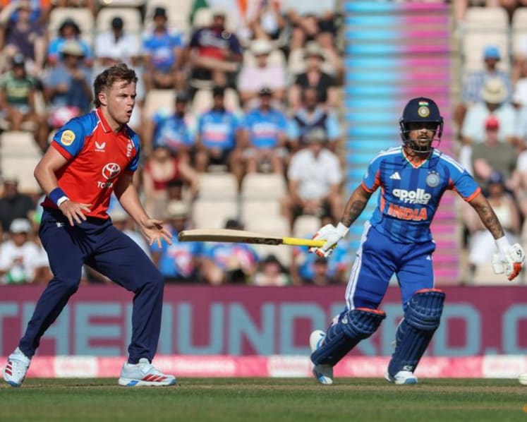 Traffic jam delay adds to India's woes ahead of 56-run T20 loss to England
