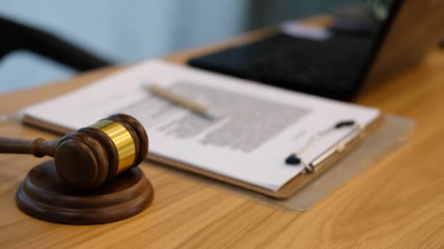 涉嫌伪造文件欺骗陆交局 男子将被控上庭