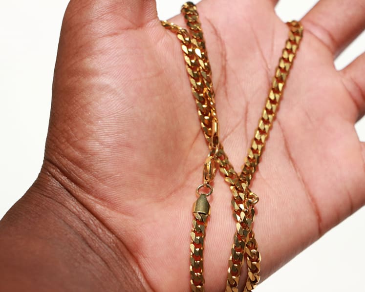 Woman fined for stealing S$5,000 gold chain from 76-year-old man in Geylang hotel room