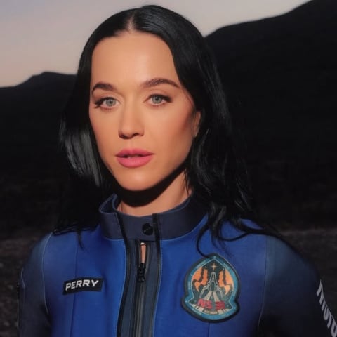 Katy Perry太空逗留11分钟！网友惊呼：绝无浪费资源之举