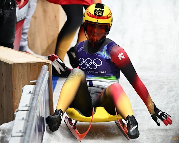 Luge-Taubitz takes gold for Germany after Fraebel blunder