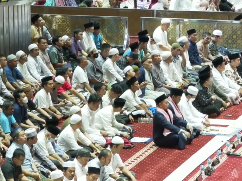 Indonesia observes first Ramadan with mosques at full capacity since pre-COVID-19