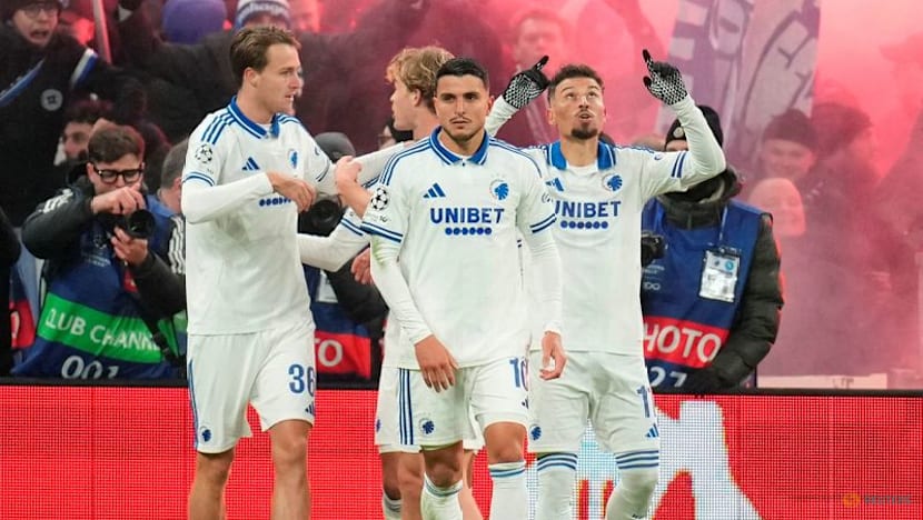 Ten-man Copenhagen secure draw against Napoli with Larsson goal