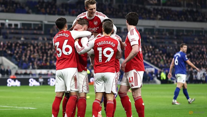 Arsenal take back Premier League top spot with 1-0 win over Everton
