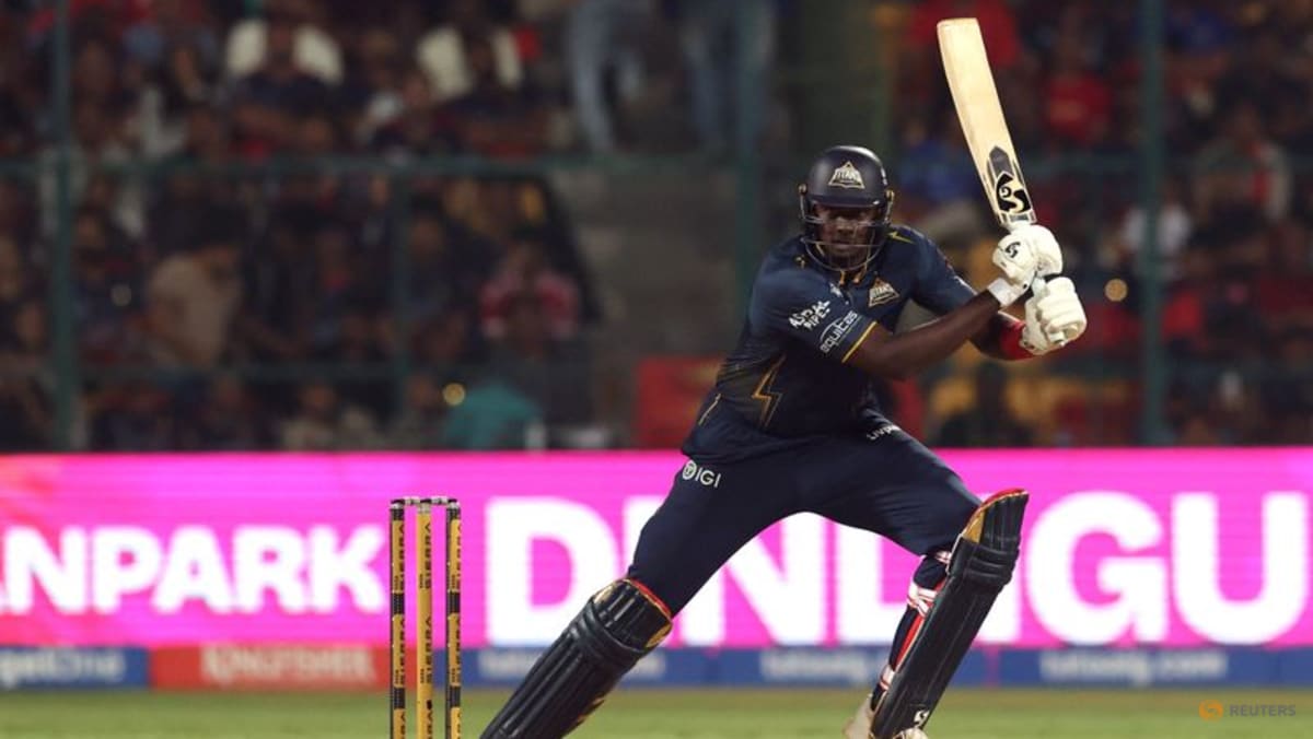 Holder brings 'sprinkling of stardust' as Gujarat beat RCB