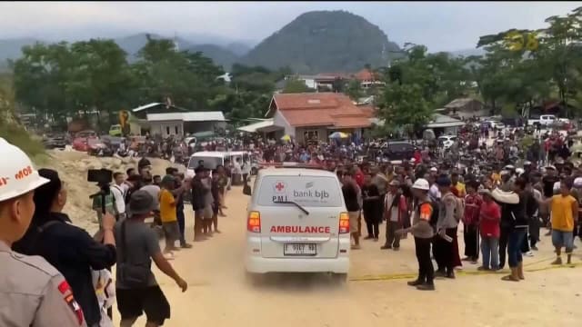 印尼西爪哇采石场崩塌夺18命 失踪者恐凶多吉少