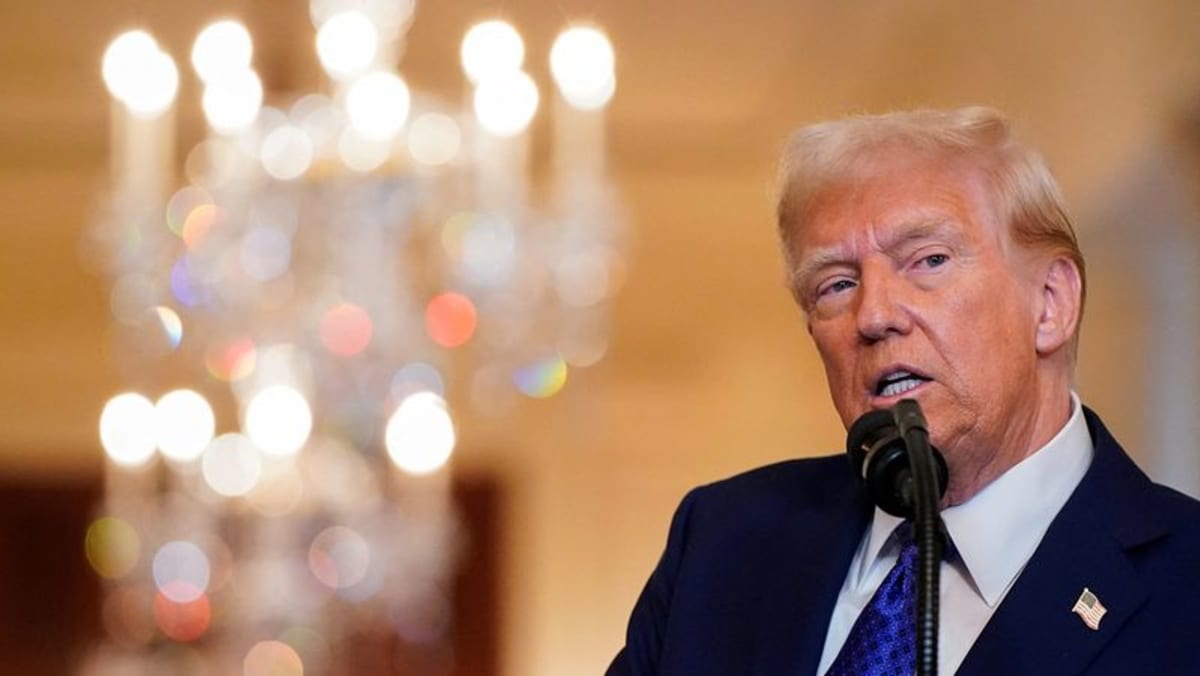 White House says Trump to impose Canada, Mexico, China tariffs on Saturday