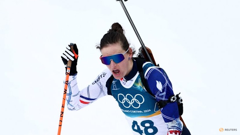 Biathlon-France's Simon powers to women's individual biathlon gold