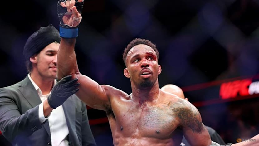 Evloev edges Murphy to set up UFC featherweight title shot