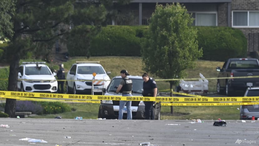 At least 6 killed, dozens injured in weekend shootings across US At least 6 killed, dozens injured in weekend shootings across US