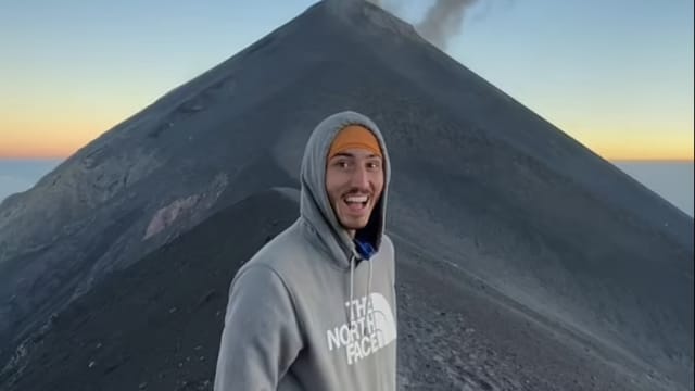 极限运动网红挑战逾五千米高火山 下山失控不幸身亡