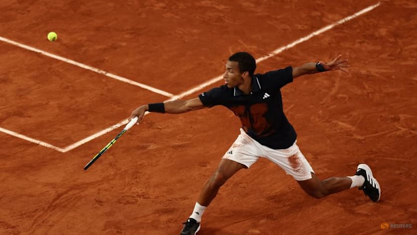 Cobolli survives wind, suppresses Auger-Aliassime for Paris semis spot