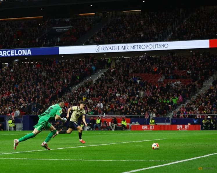 Atletico hit Barcelona for four to take giant step toward Copa del Rey final