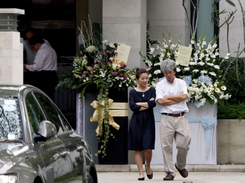 Well-wishers at the wake of Mr Kwek Kon Chun. The lane leading up to the house has been cordoned off. Photo: Ernest Chua