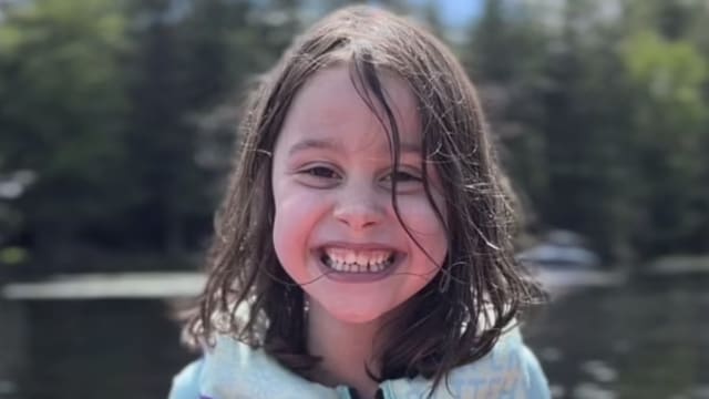 羽毛球拍断裂飞出 美国六岁女童头部被刺身亡