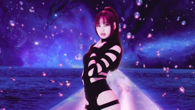 BLACKPINK Lisa刚结束巡回，就惊喜宣布即将发布个人专辑“Alter Ego”！