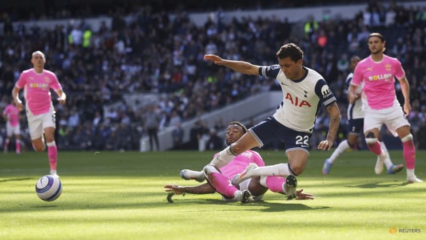 Southampton left to try to avoid becoming worst Premier League team ever