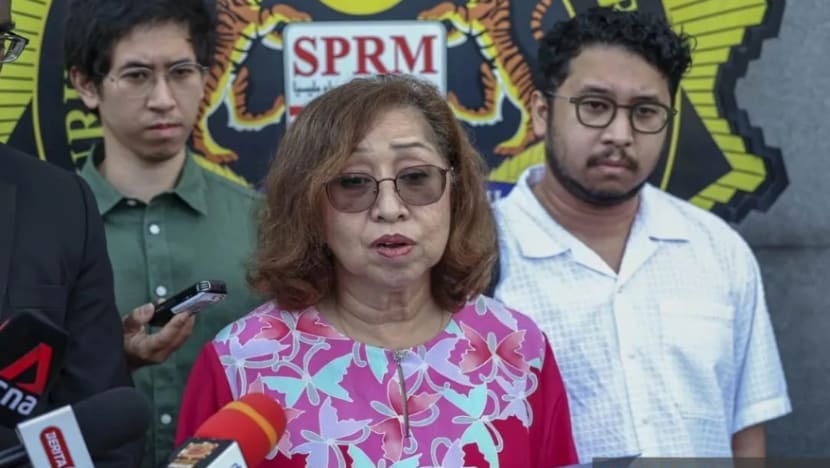 Isteri, anak mantan menteri kewangan Malaysia Daim Zainuddin bantu siasatan rasuah Isteri, anak mantan menteri kewangan Malaysia Daim Zainuddin bantu siasatan rasuah