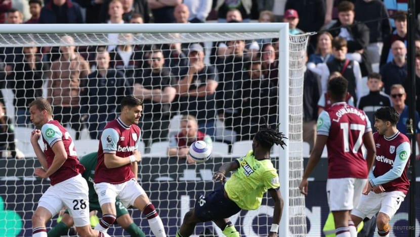 Southampton snatch 1-1 draw at West Ham with injury-time equaliser