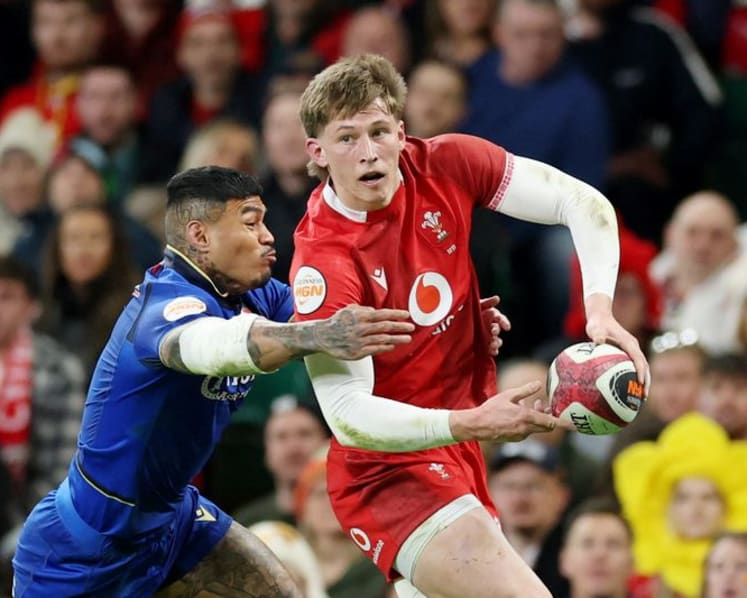 Wales change three as Costelow gets the nod at flyhalf to face Argentina