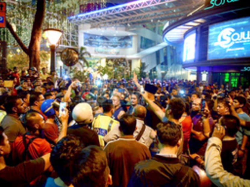 A stand-off between the police and youths seen at Low Yat Plaza in Kuala Lumpur on Sunday (July 12). Photo: The Malaysian Insider