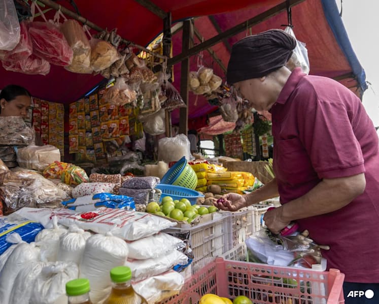 Indonesia announces US$1.48 billion stimulus, mostly for food handouts