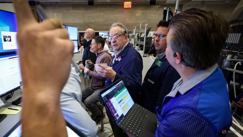 S&P 500, Dow reverse to end higher despite GDP decline, crude prices sink