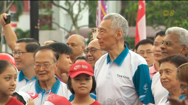李资政与逾1000名宏茂桥德义区居民同庆国庆