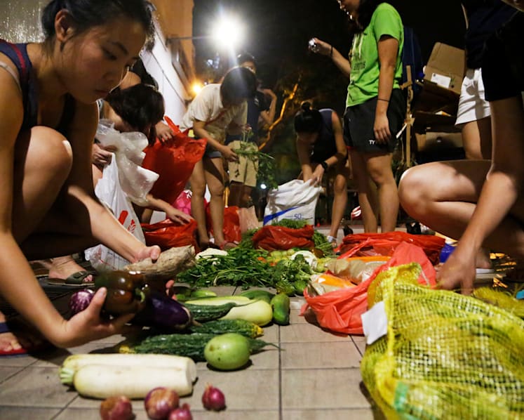 Sunday Spotlight: Dumpster divers to the rescue of ‘ugly’ but edible food
