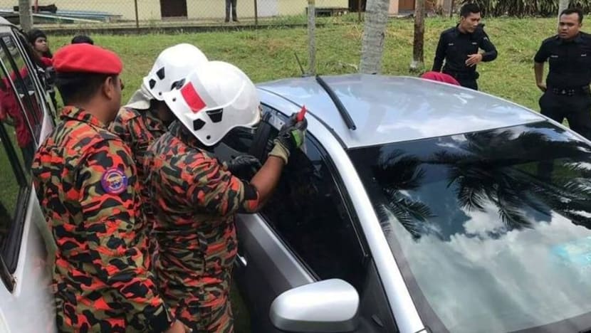 Bayi 3 bulan terkunci secara tiba-tiba dalam kereta