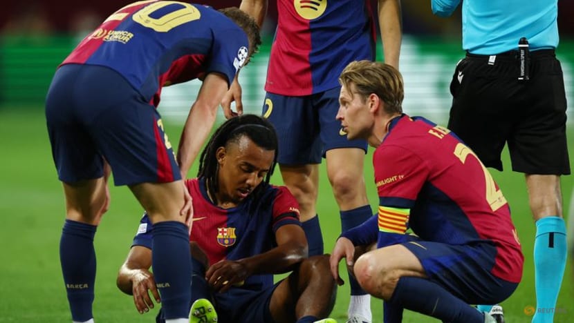 Barcelona's Kounde set to miss crucial games with hamstring injury