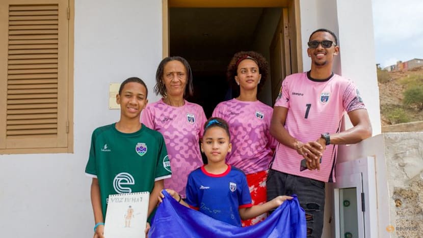 Heroic Cape Verde keeper Vozinha to be reunited with mum at World Cup after visa issue