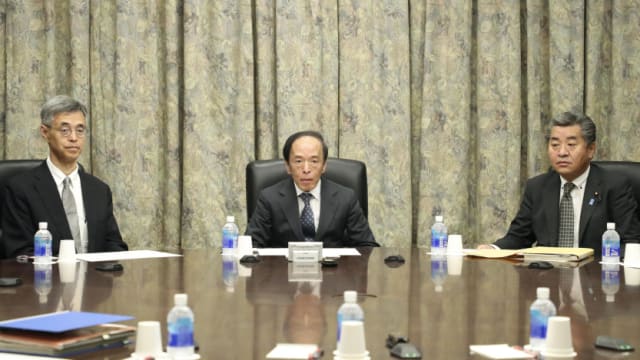 日本央行决定维持大规模货币宽松政策
