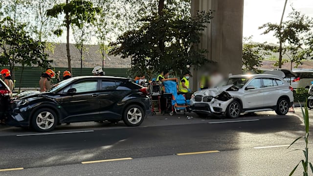 直落布兰雅疑三车连环撞 六人送院包括两岁孩童