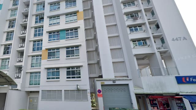 惹兰加由组屋电表箱起火 两人送院
