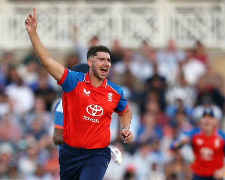 India blown away by England pace