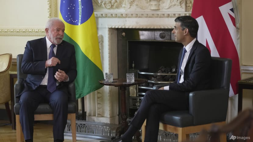 In London, Brazil's Lula calls for efforts to free Assange In London, Brazil's Lula calls for efforts to free Assange