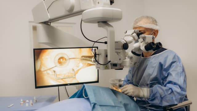 世卫：全球9400万人患白内障 半数无法接受手术