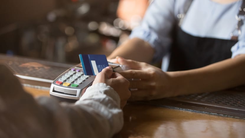 Commentary: Is parting with cash more ‘painful’ than paying by card? Commentary: Is parting with cash more ‘painful’ than paying by card?