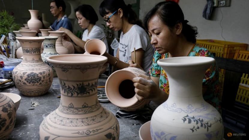 Vietnam posts $1.55 billion trade deficit in February as imports surge Vietnam posts $1.55 billion trade deficit in February as imports surge