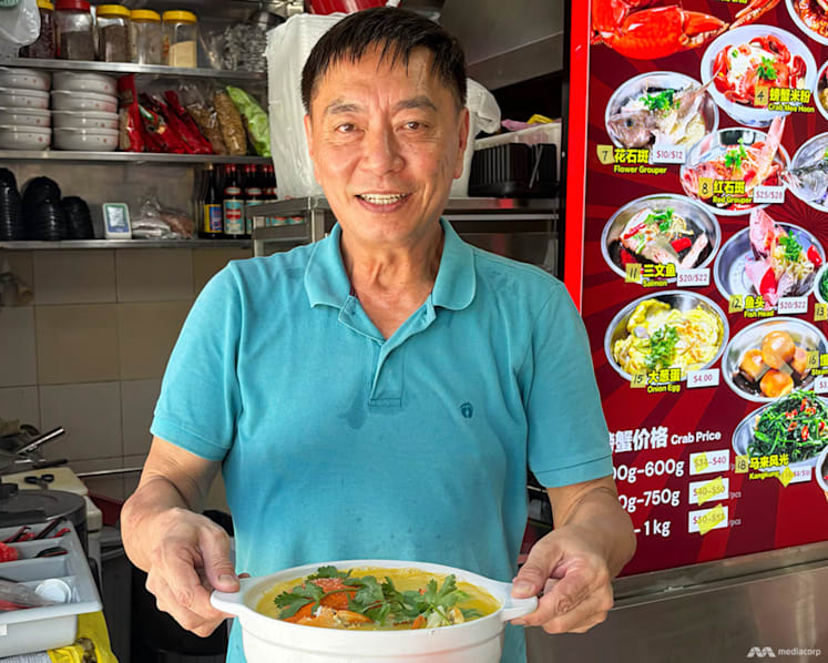 Former actor Huang Yiliang’s hawker stall still draws long lines despite public disputes