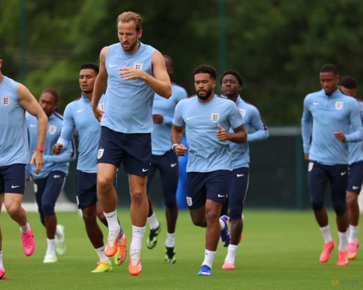 England have three lions on their shirt, we have 33 million says Ghana's Queiroz