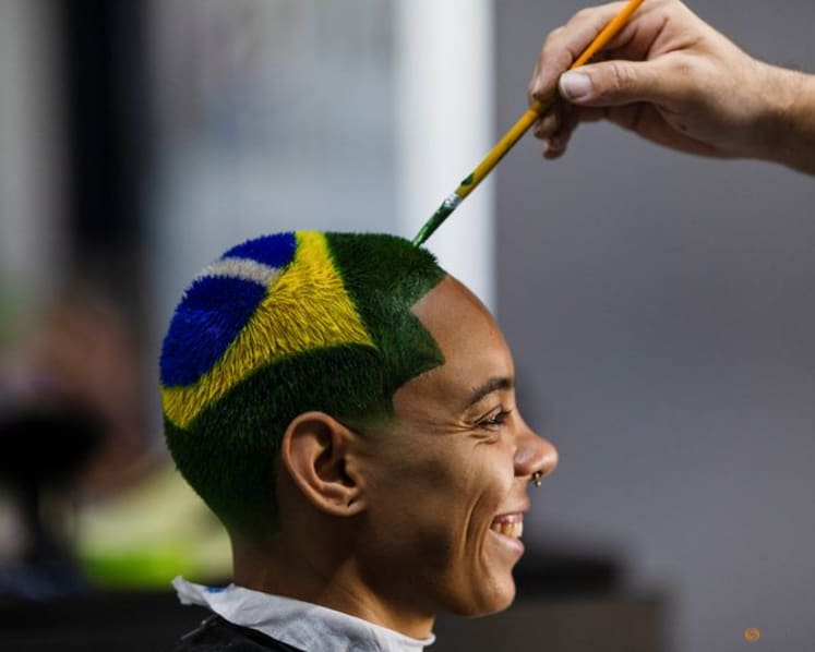 Barber shaves World Cup dreams into Brazilian fans' hair
